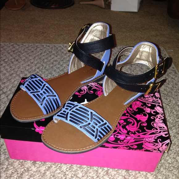 🚫🚫SOLD🚫🚫Black blue sandals size 7.5 - Picture 3 of 4