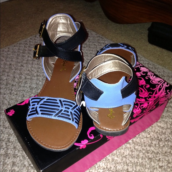 🚫🚫SOLD🚫🚫Black blue sandals size 7.5 - Picture 4 of 4