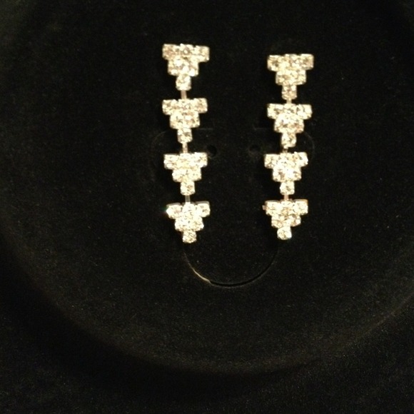 Sold Wedding jewelry.crystal necklace & earrings - Picture 2 of 3