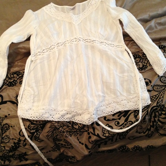 ❌❌SOLD❌❌White maternity shirt