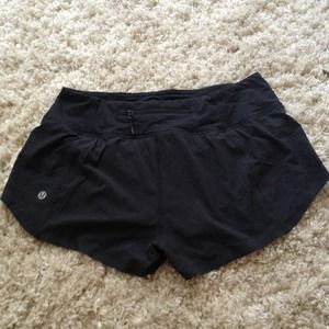 Hold  !!!Lululemon running shorts/ no limits tank