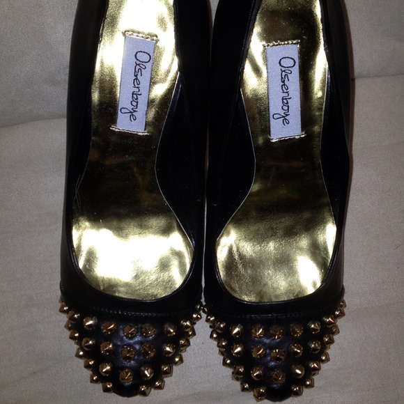Cute black pumps