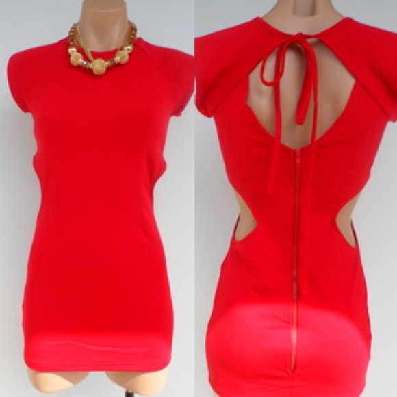 🚫SOLD🚫RED PADDED SHOULDERS