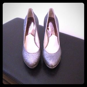 🎉🎉 Reduced!!! 🎉🎉Michael Kors silver heels