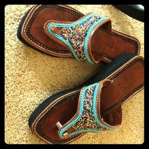 Gorgeous beaded leather thong sandals. Size 40