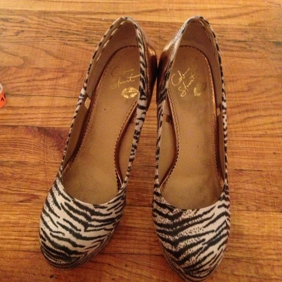 Zebra Print Stiletto 💛 - Picture 2 of 3