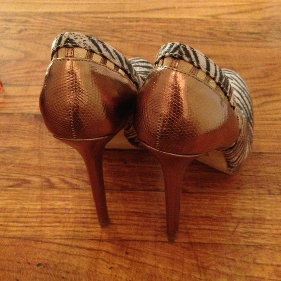 Zebra Print Stiletto 💛 - Picture 3 of 3