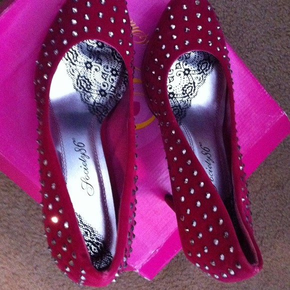 Studded heels - Picture 2 of 3