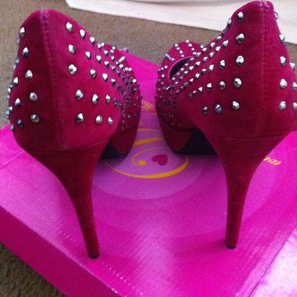 Studded heels - Picture 3 of 3