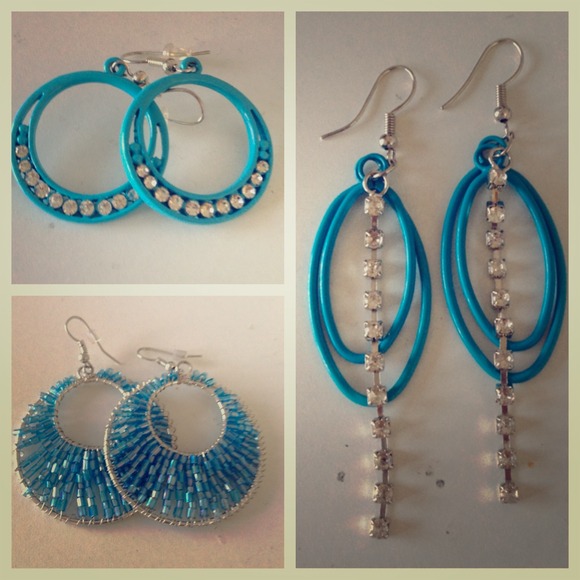 BUNDLE! Cute blue earrings