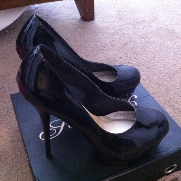 Black patent heels - Picture 2 of 2