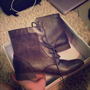 Forever 21 dark brown boots hold for @jocelyynnnn