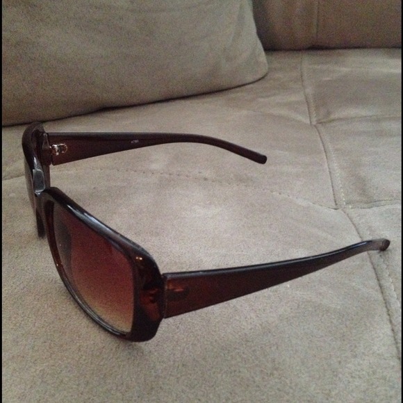 TRADED Brown sunglasses - Picture 2 of 3