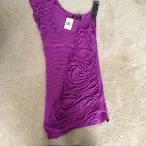 Cute Guess top. Never worn tag still attached.