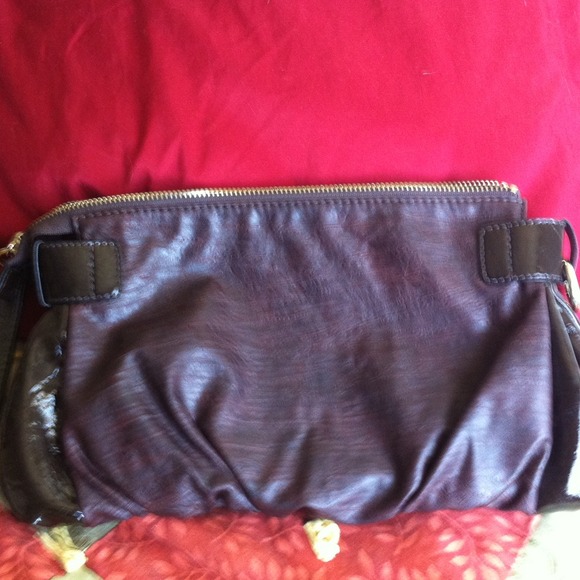 Guess clutch- used once - Picture 3 of 3