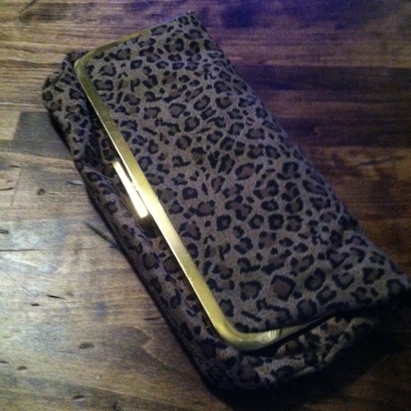 Adorable leopard clutch!