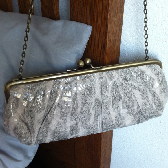 Small clutch w/ chain NEW - Picture 1 of 3