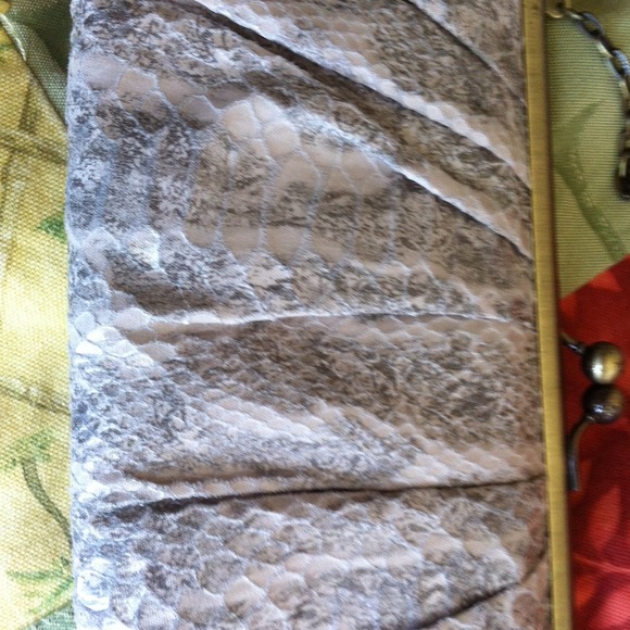 Small clutch w/ chain NEW - Picture 3 of 3