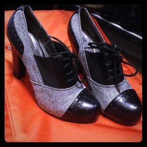 Oxford style pump - never worn