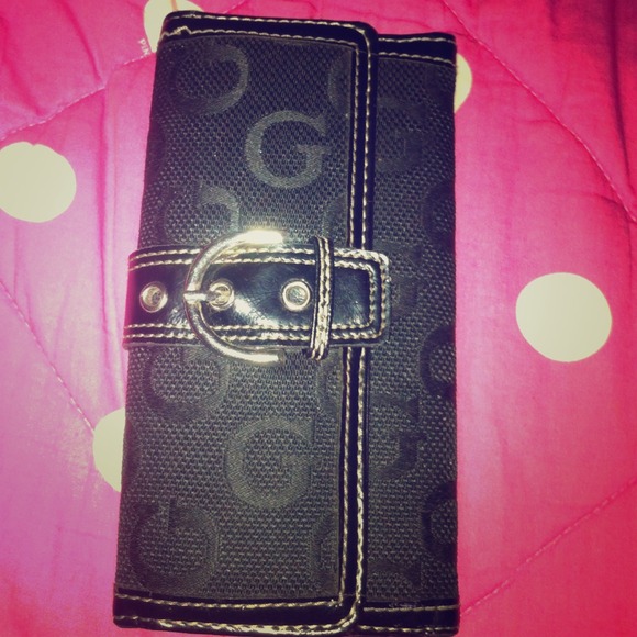 Wallet G by guess.