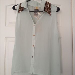 Mint sleeveless top with double collar (NWT)