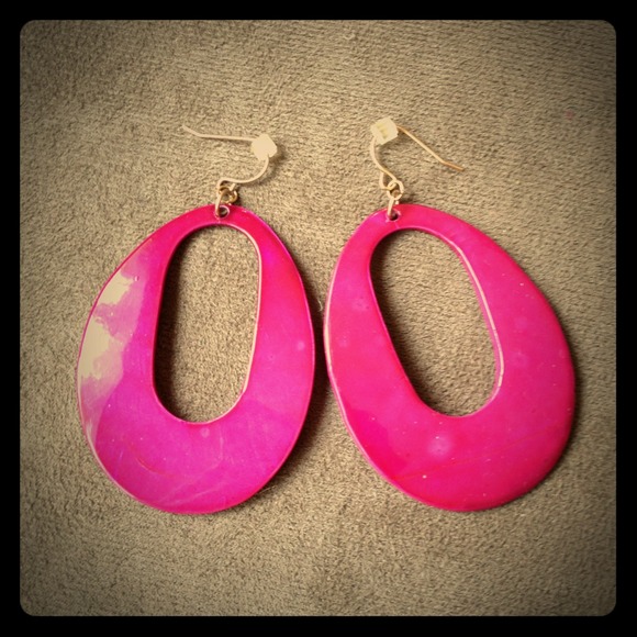 Fuchsia oval earrings
