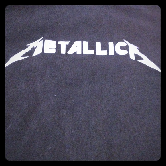 Black Metallica shirt