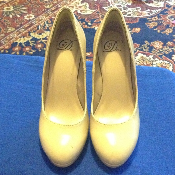 Nude pumps slightly worn reserved for @kcmogirl