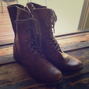 Combat boots