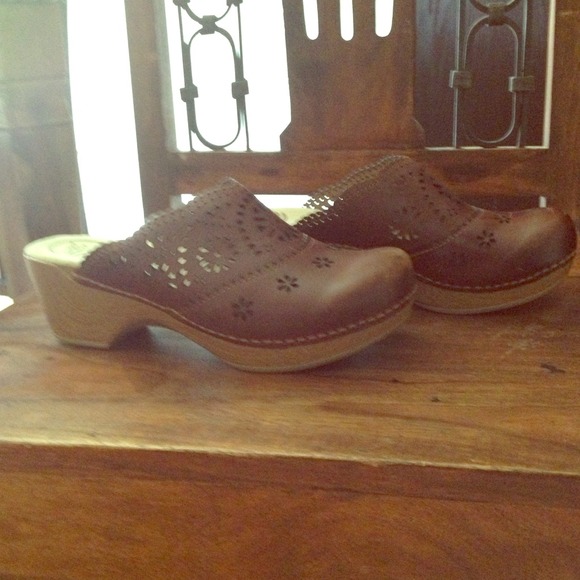 Cute Danskos size 6