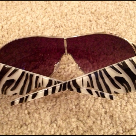 ❌BUNDLED❌Zebra sunglasses ? main image 4