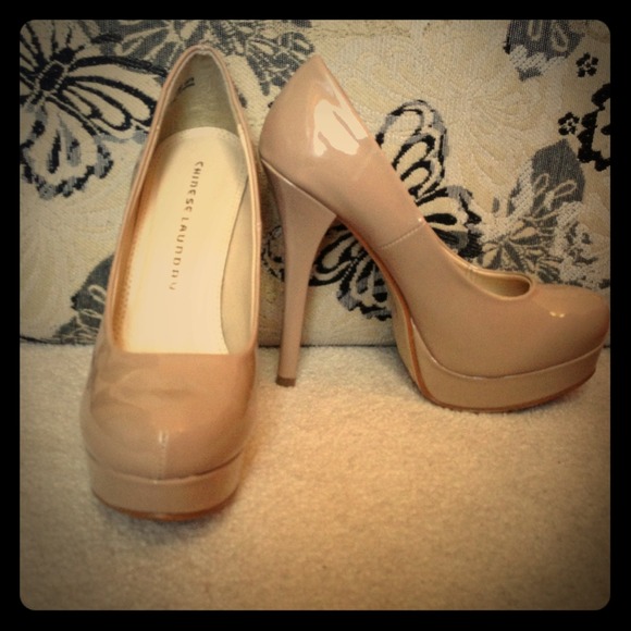 Chinese Laundry nude pumps
