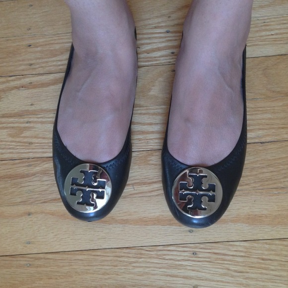 SIZE 7.5 Tory Burch black/silver leather Reva flat