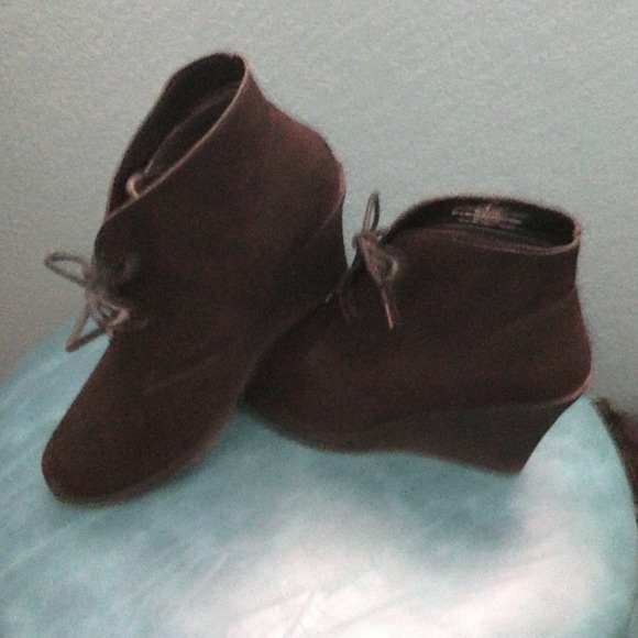 🐞PRICE REDUCED🐞Black Merona Wedge Booties Size 8
