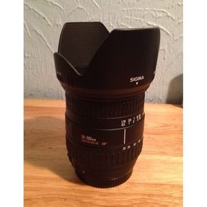 Canon camera lens. (28-200mm) Sigma. 🎀REDUCED🎀