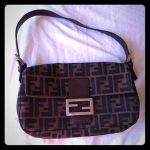 Authentic FENDI Pochette