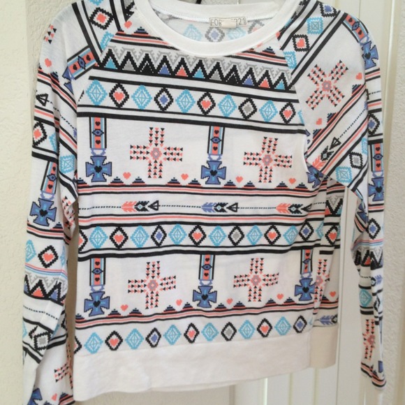 Long sleeved tribal print top