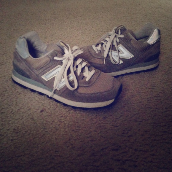 New Balance Tennis Shoes