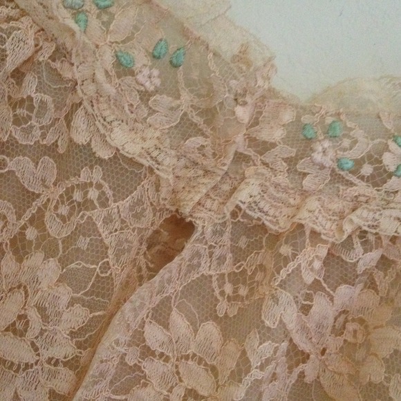 Vintage Lace Robe - Picture 2 of 4