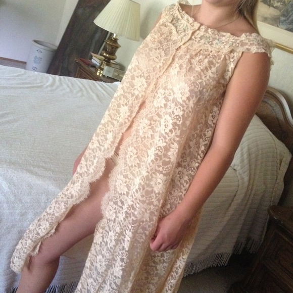 Vintage Lace Robe - Picture 4 of 4