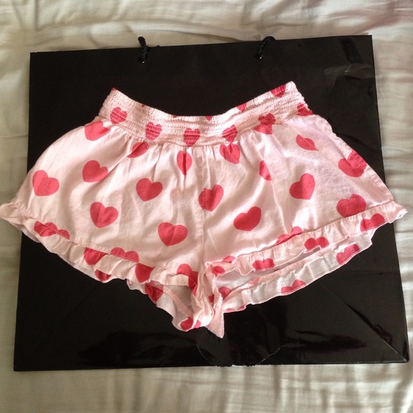 ❤❤F21 Heart Shorts❤❤ - Picture 1 of 3