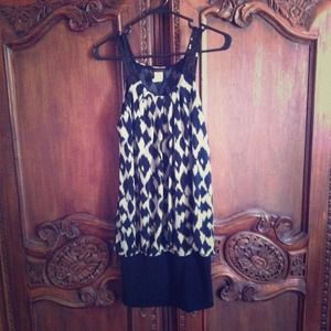 Cute & flattering black & gray dress!