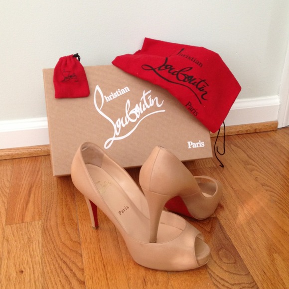 👠Christian Louboubtin Beige Heels👠 - Picture 2 of 4