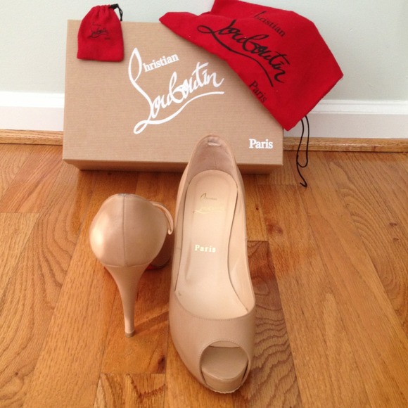 👠Christian Louboubtin Beige Heels👠 - Picture 3 of 4
