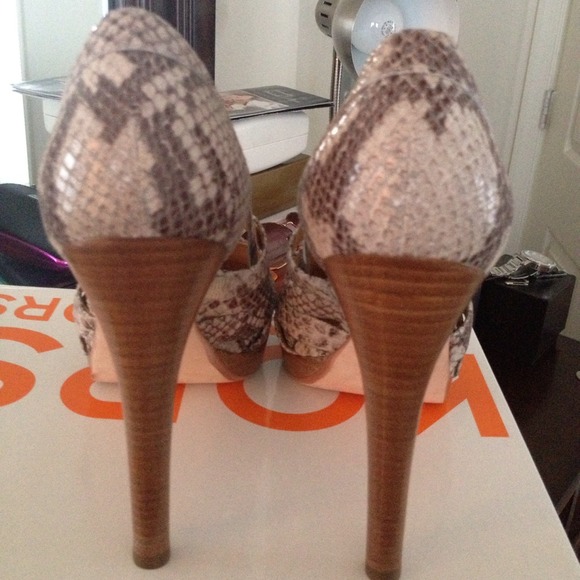 💢SOLD💢 Michael Kors shoes - Picture 3 of 3