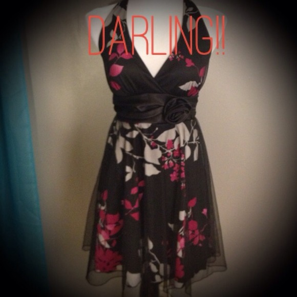 Dresses & Skirts - Gorgeous black dress!