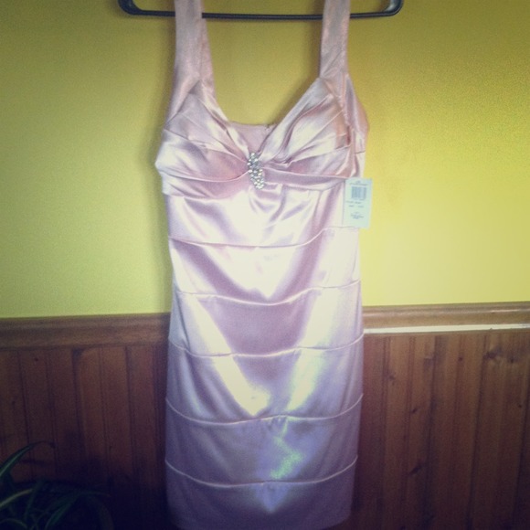 Blush colored formal dress - Picture 1 of 3