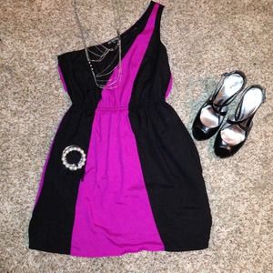 💥SOLD💥Beautiful One shoulder dress.
