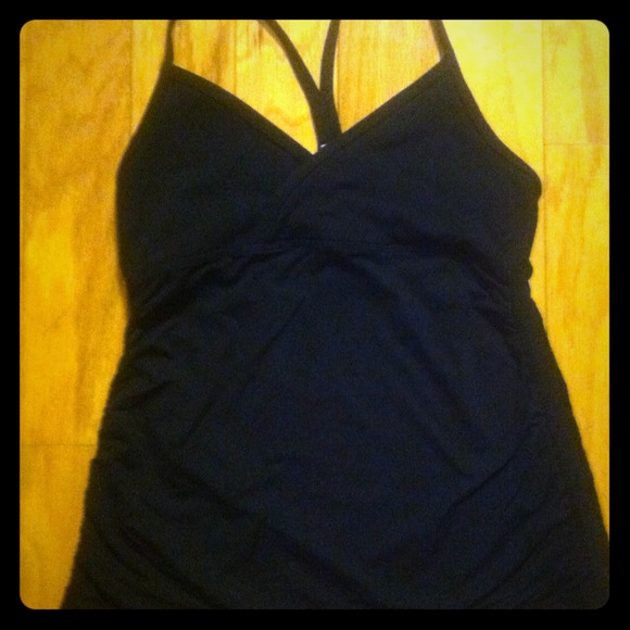 Lulu yoga top size 4