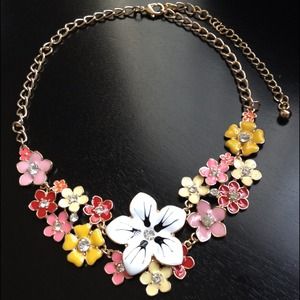 Cute flower necklace